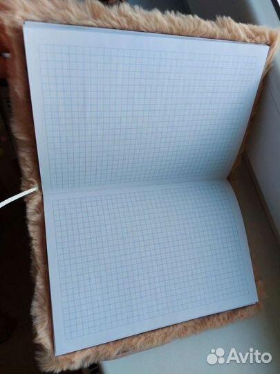 Записная книжка в меховой обложке