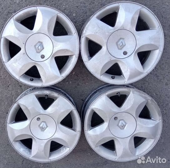 Литые диски R15 на Renault Sandero