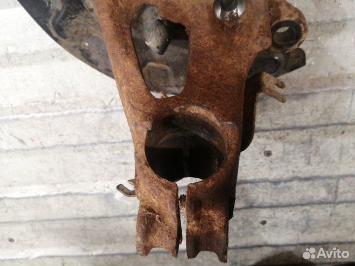 Поворотный кулак передний правый Skoda Octavia А7