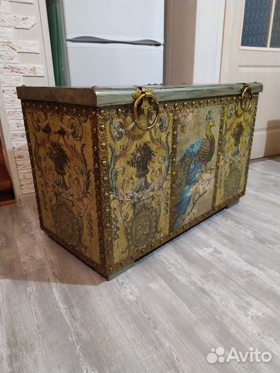 Стол журнальный комод сундук павлин