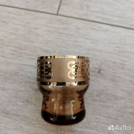 Графин с рюмками жёлтое стекло