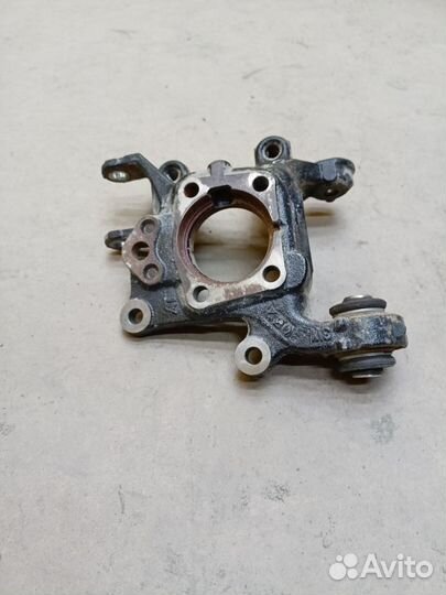 Кулак поворотный задний правый Lexus NX