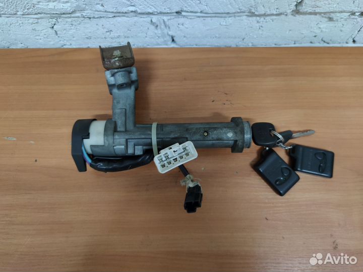 Замок зажигания Toyota Carina E