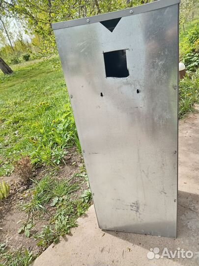 Металлический шкафчик для газового баллона