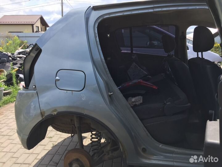 Крыло заднее правое на Renault sandero1