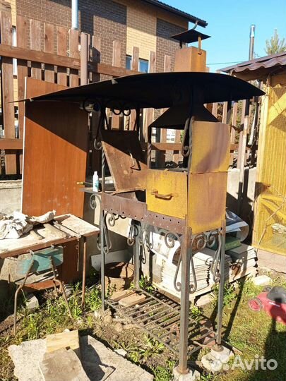 Мангал с крышей