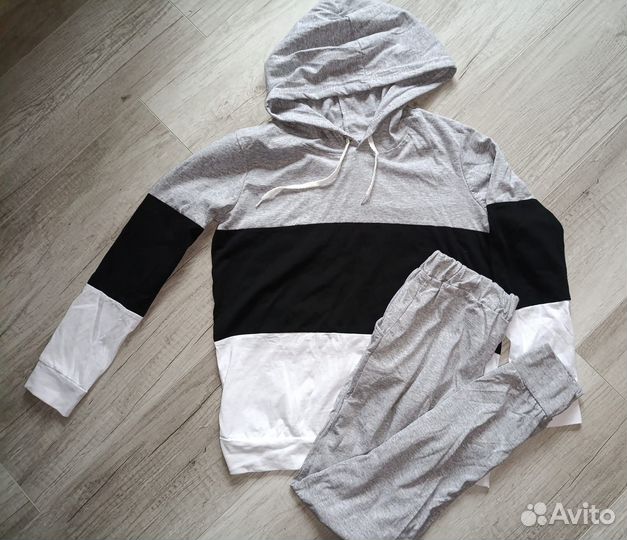 Спортивный костюм женский