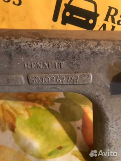 Кронштейн бампер передний левый Renault Premium