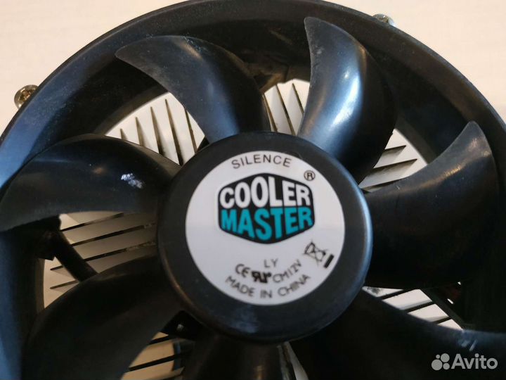 Процессор Intel с кулером и радиатором