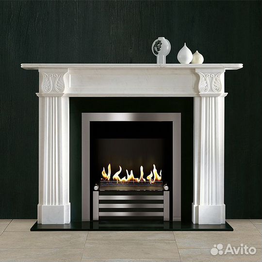 Биокамин в мраморном портале Firezo Barone