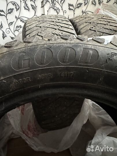 Goodyear Ultragrip Ice Arctic 215/55 R17 98T
