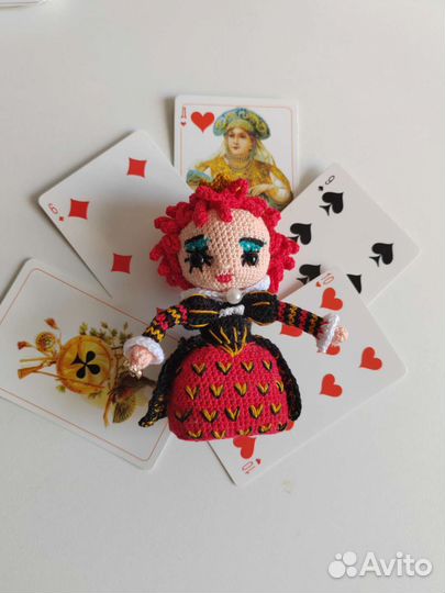 Вязаная кукла ручной работы