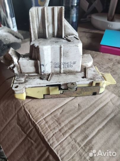 Замок двери задний левый Ford Focus, xs41a26413bf