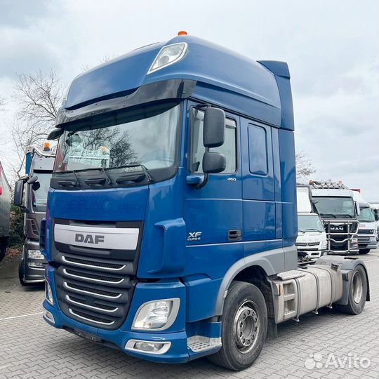 Стекло фары верхней в крышу левое Daf Xf105