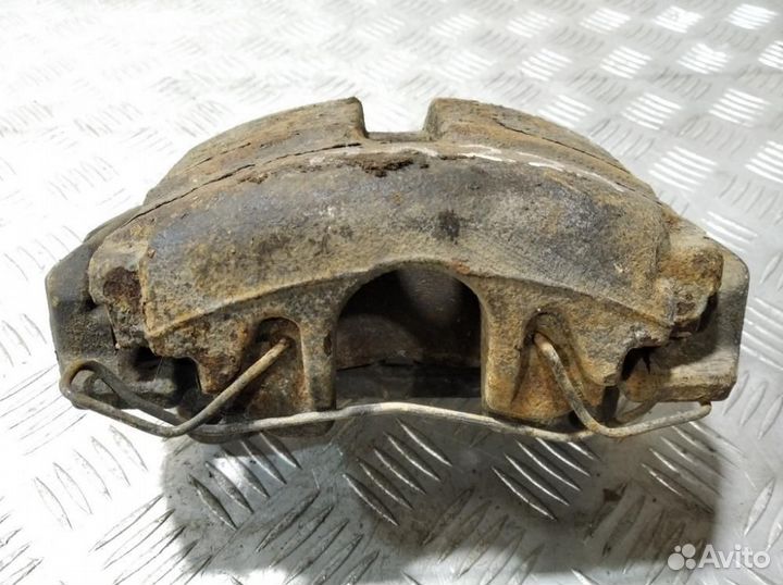 Суппорт передний левый Volkswagen Passat b6 b6