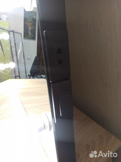 Гримерное зеркало с подсветкой