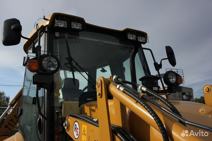 Экскаватор-погрузчик Redstar T17.5/24, 2023