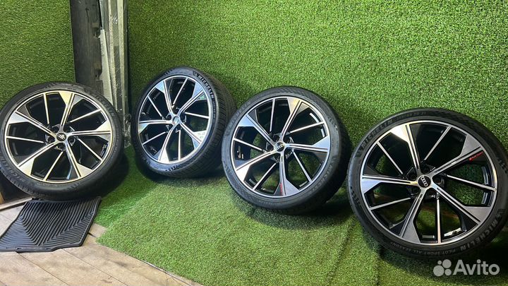 R19 Michelin Pilot Sport All Season 4 255/40, PCD 5x112 DIA 66.5