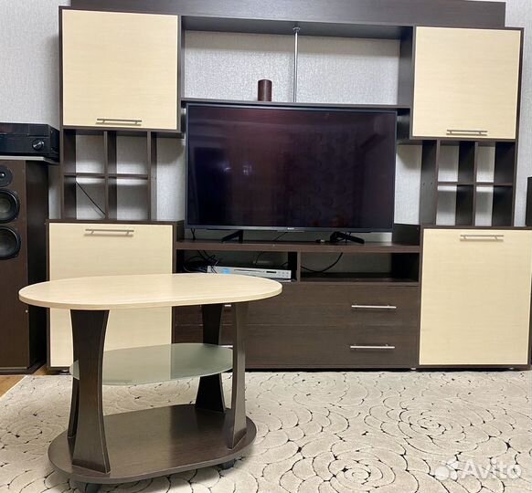 Стенка в гостиную бу с журнальным столиком