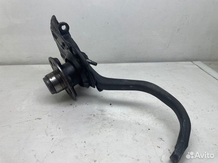 Кулак поворотный передний левый Mercedes-Benz E