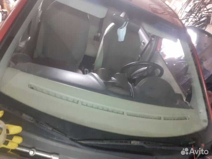 Лобовое стекло Ford Fiesta