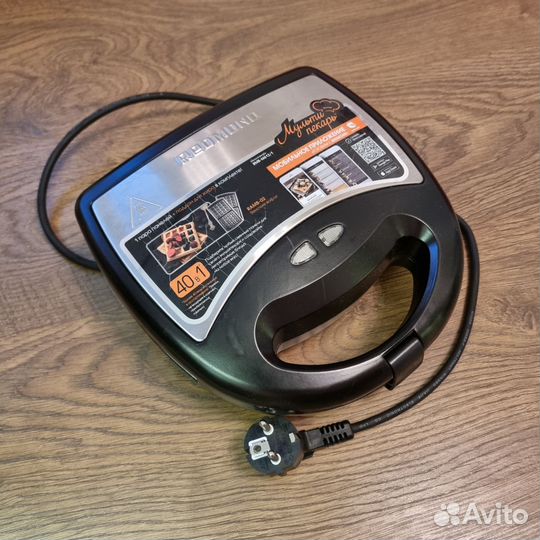 Вафельница мультипекарь Redmond