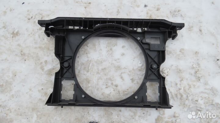 Рамка радиатора Citroen DS4 7104RR