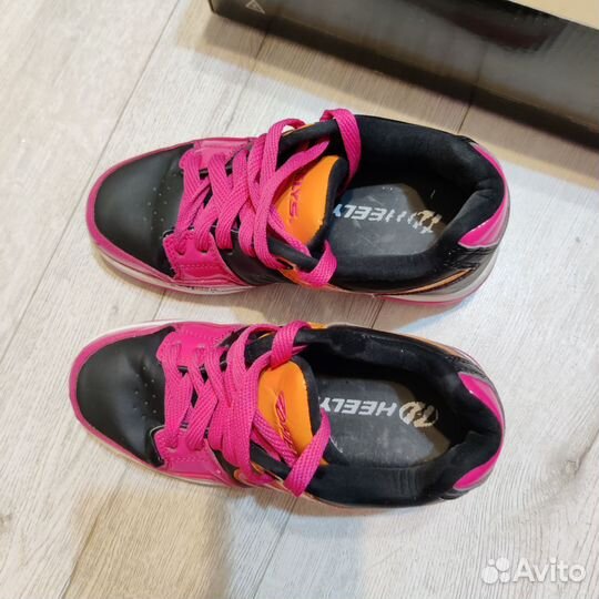 Кроссовки на роликах heelys