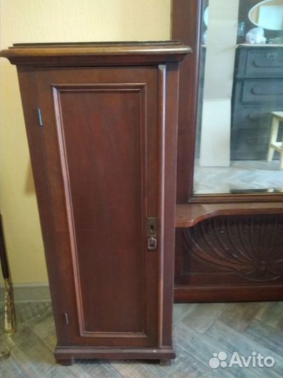 Трюмо напольное модерн. красное дерево