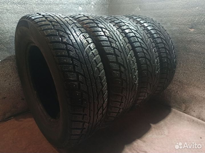 Kumho I'Zen RV Stud KC16 215/70 R16