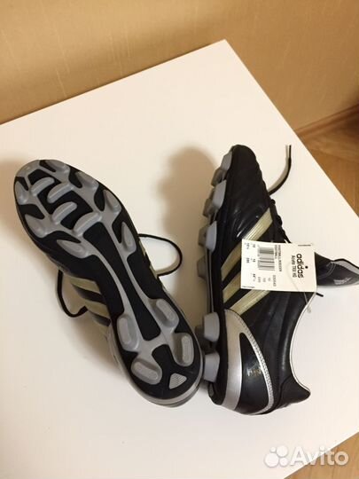 Футбольные бутсы adidas (размер 43) новые