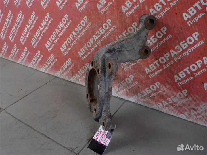 Поворотный кулак передний правый Toyota Corolla