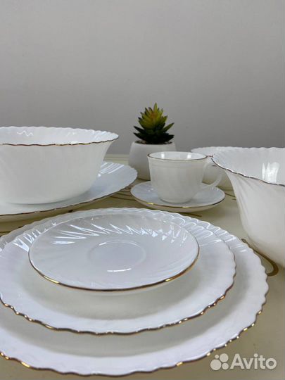 Набор столовой посуды,40предметов