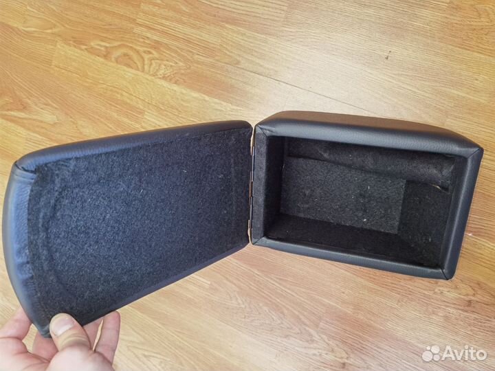 Подлокотник VW Golf 6