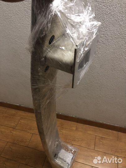 Усилитель бампера Volkswagen Touareg