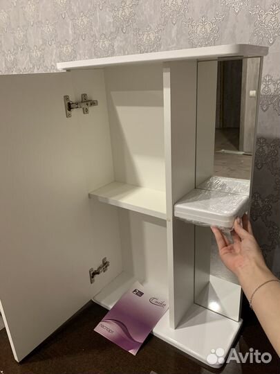 Шкафчик с зеркалом в ванную