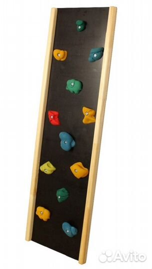 Скалодром с очень качественными камнями-зацепами