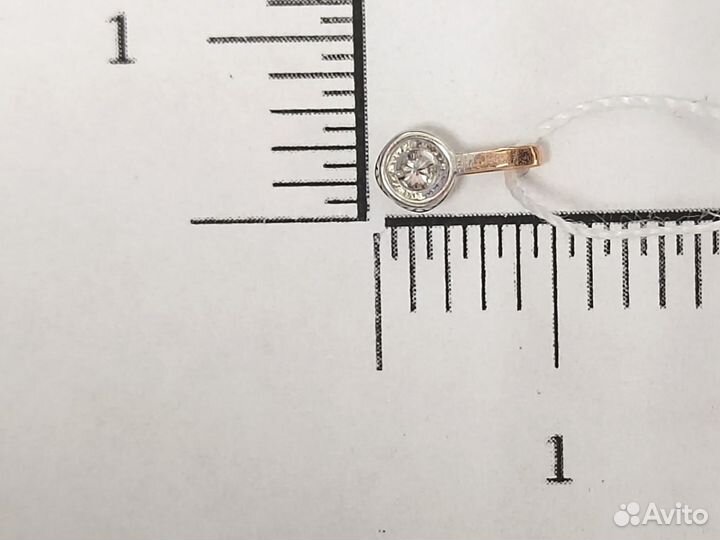 Золотая подвеска с бриллиантом