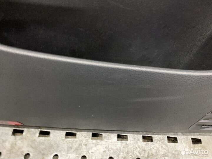 VW Jetta 6 Обшивка двери передней левой и правой