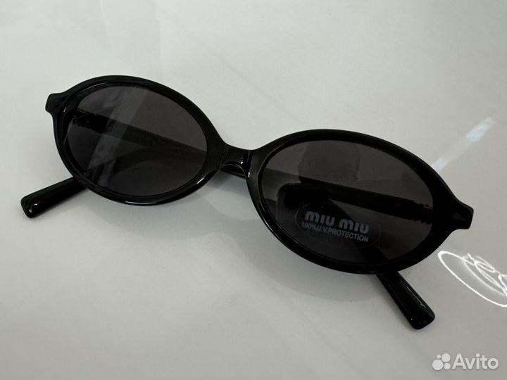 Miu Miu Regard 04Z черные солнцезащитные очки