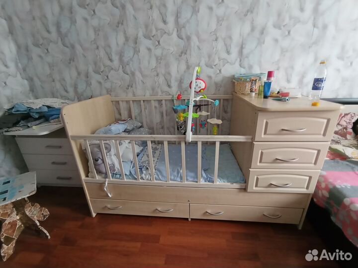 Детская кроватка с комодом