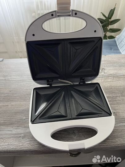 Сендвичница