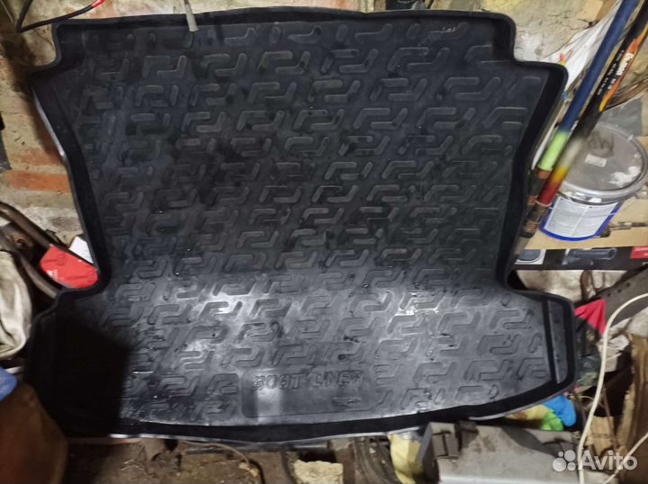 Корыто в багажник поло 5