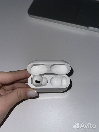 Air pods pro левый наушник (оригинал)