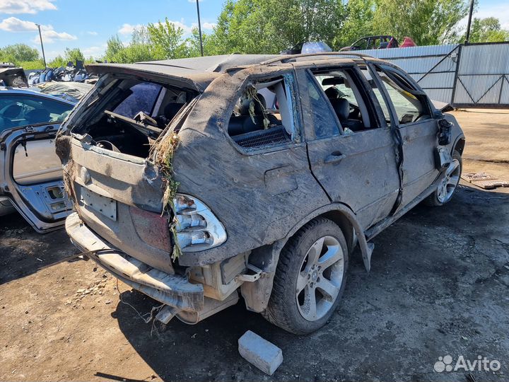 Кузов кусок Bmw X5 E53 2001г черный с документами