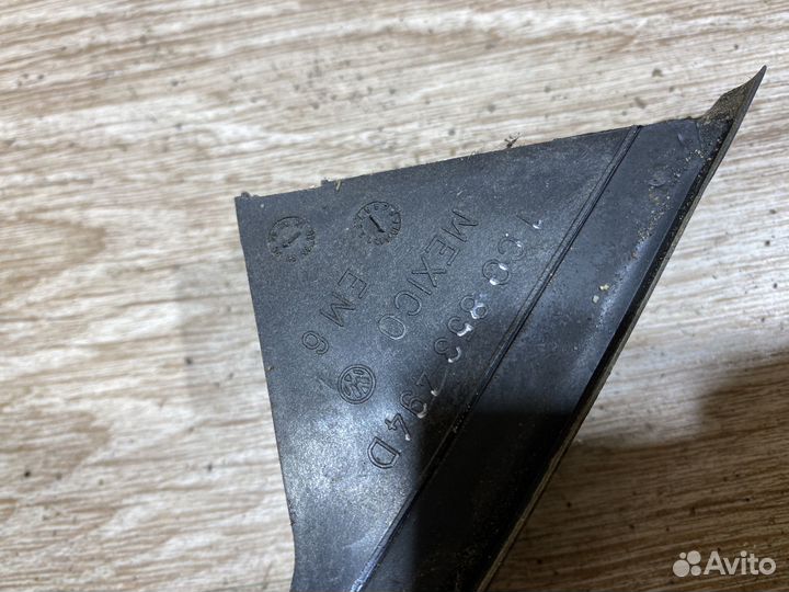 Кронштейн накладки правого зеркала New Beetle А4