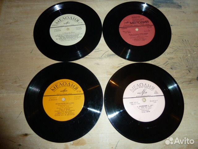 Пластинки с детскими песенками и сказками