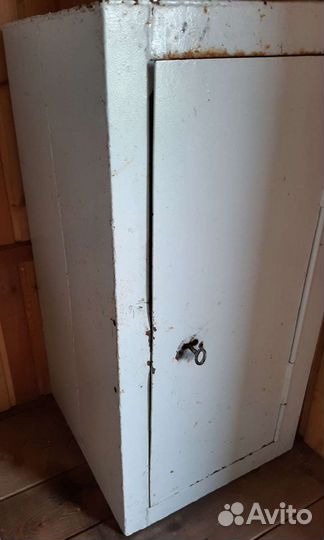 Сейф металлический