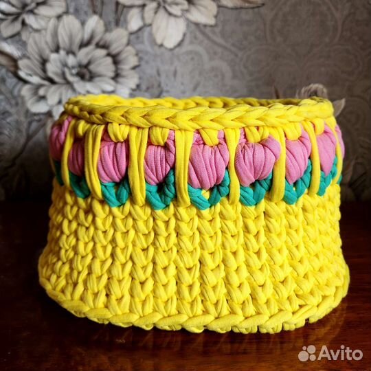 Корзинка с тюльпанами