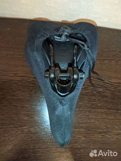 Седло велосипеда с накладкой